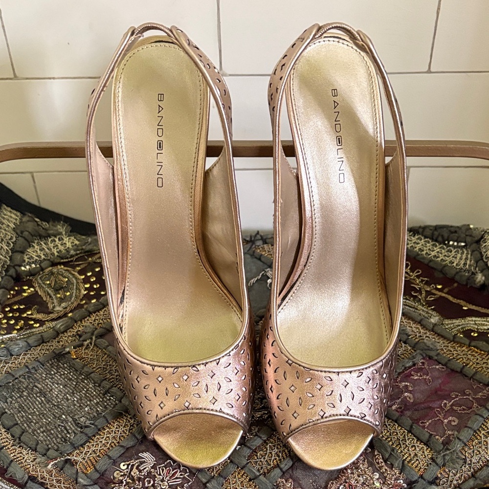Bandolino Women's Gold Peep Toe Heels